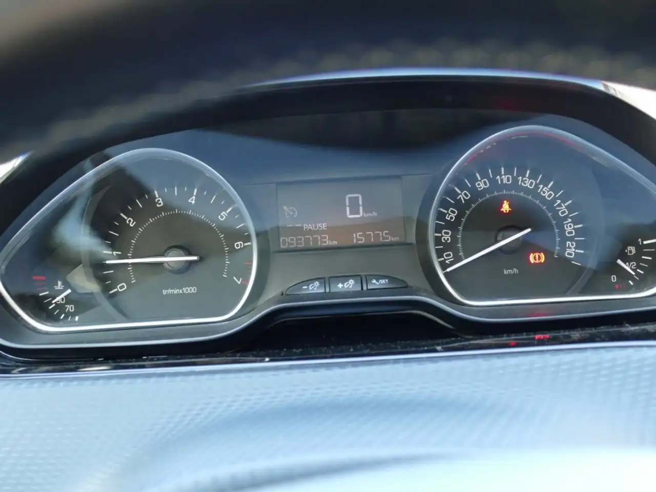 Peugeot 208 208 — photo 21