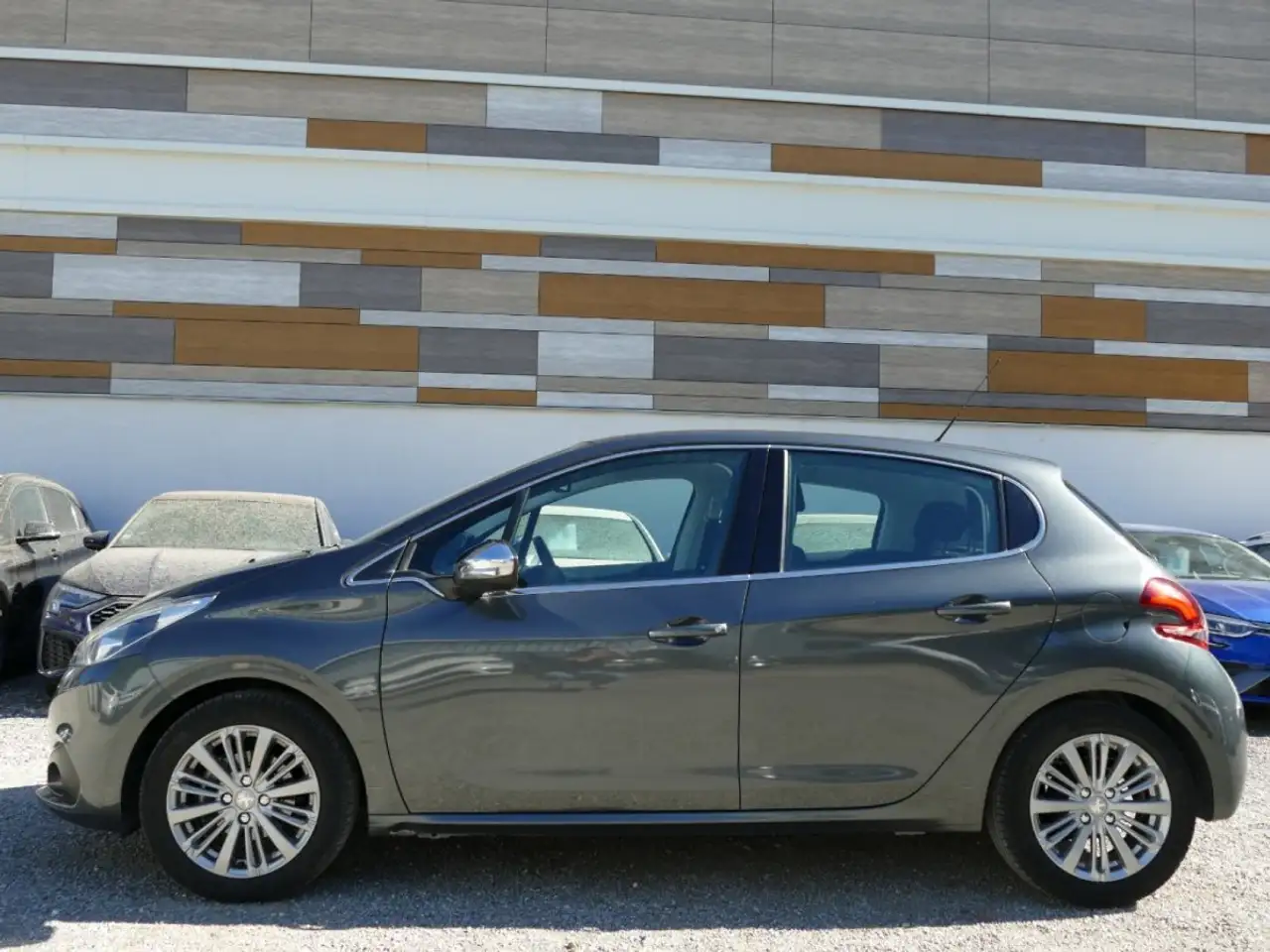 Peugeot 208 208 — photo 3