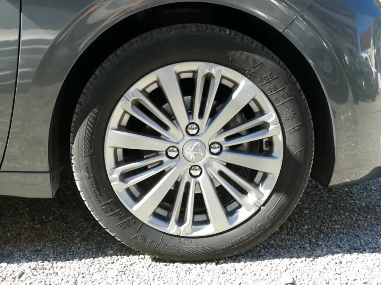 Peugeot 208 208 — photo 9