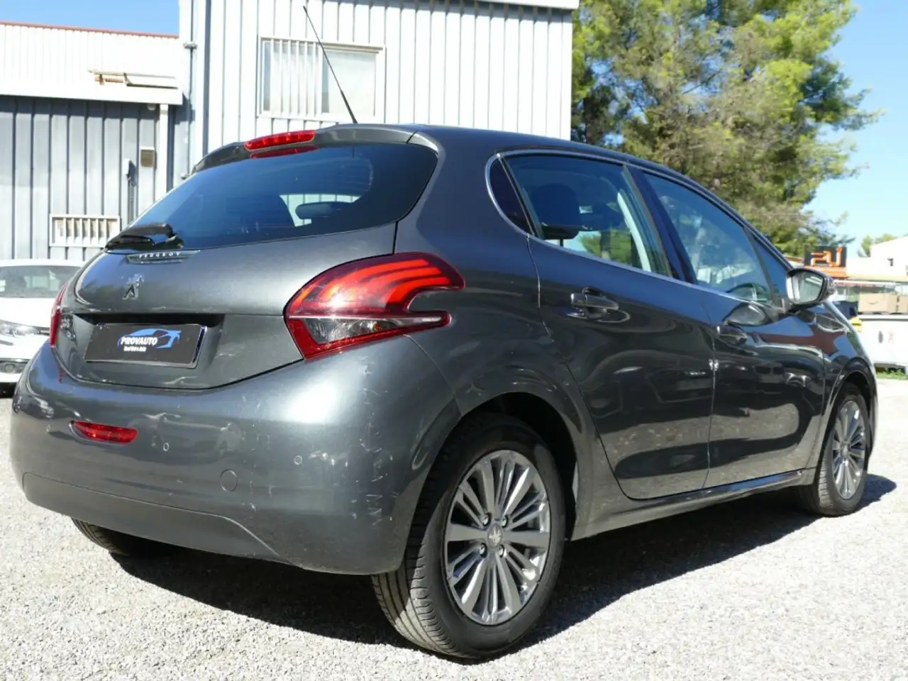 Peugeot 208 208 — photo 7