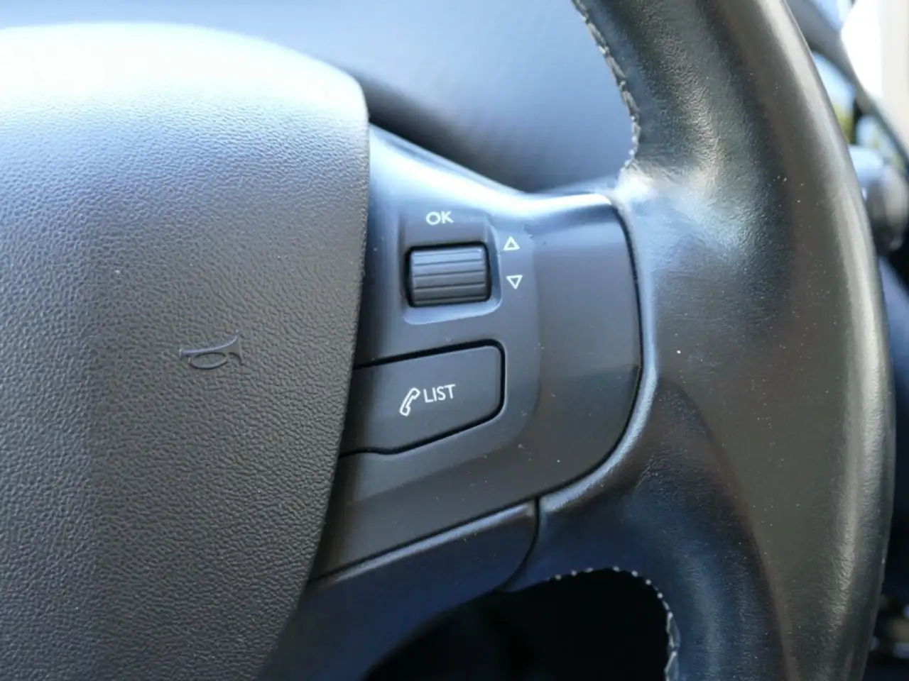 Peugeot 208 208 — photo 25