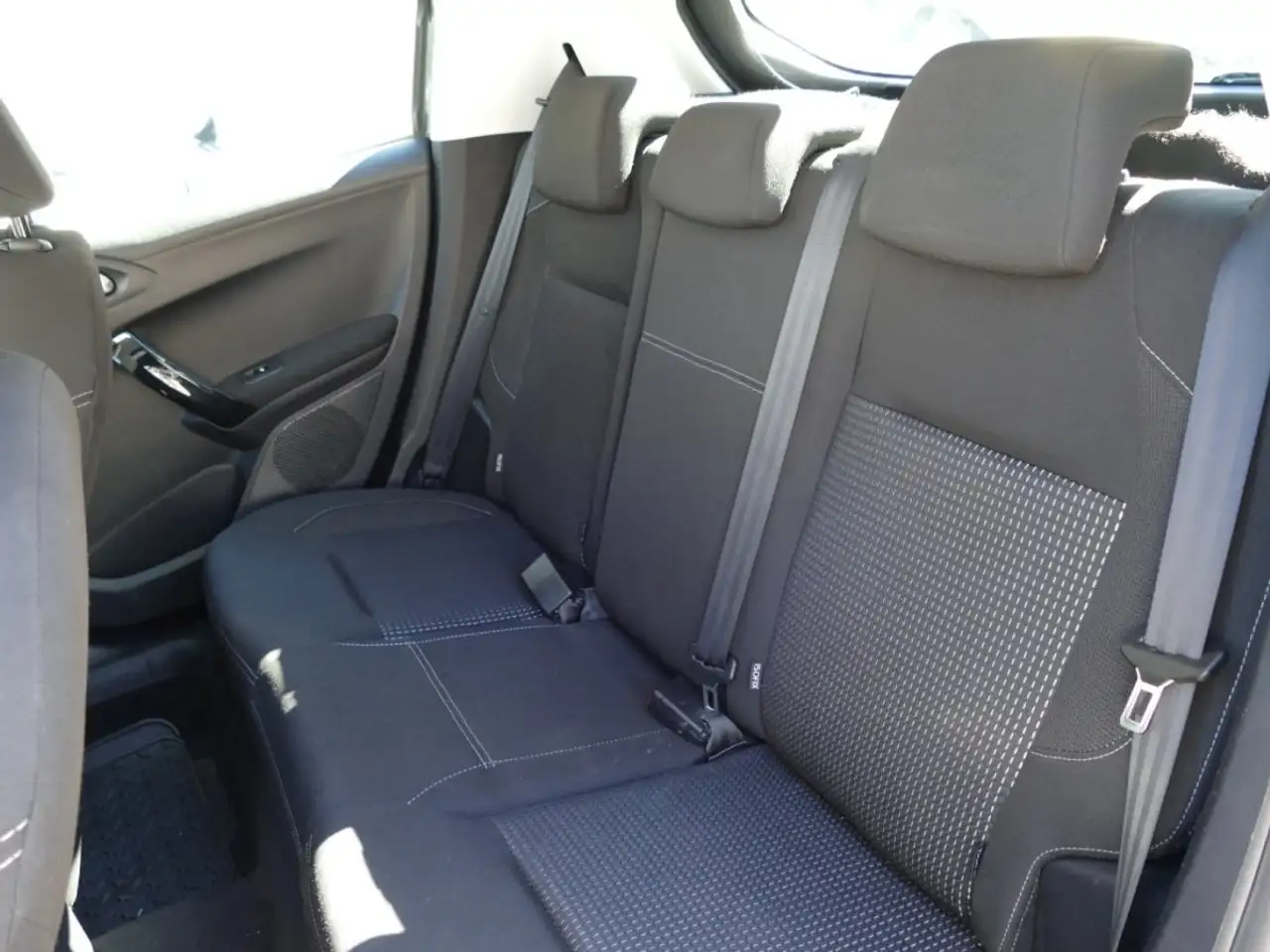 Peugeot 208 208 — photo 14