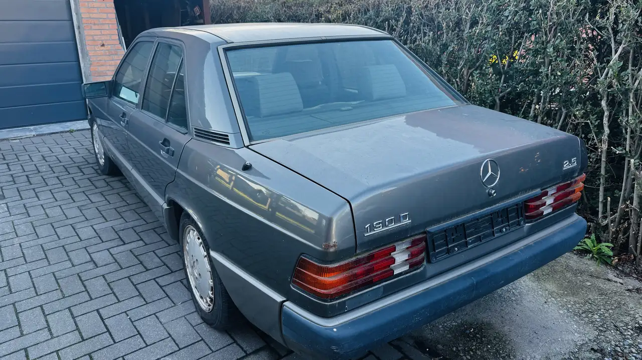 Mercedes-Benz 190 2.5 Diesel Met Sportline Stuur, foto 3