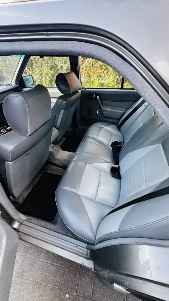 Mercedes-Benz 190 2.5 Diesel Met Sportline Stuur, foto 8