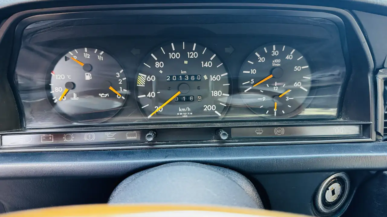 Mercedes-Benz 190 2.5 Diesel Met Sportline Stuur, foto 5