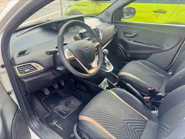 Lancia Ypsilon view 7