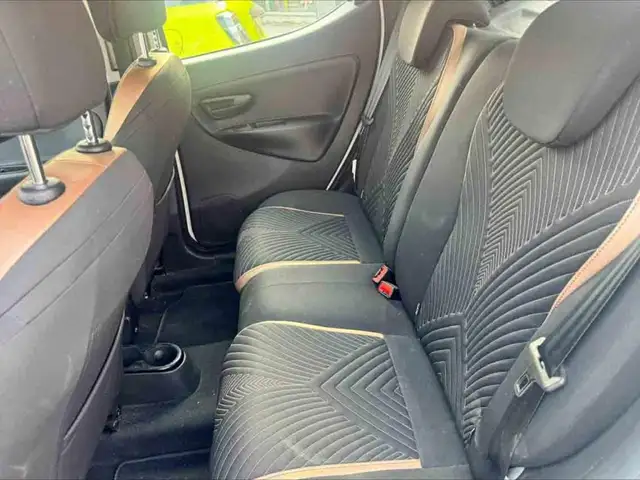 Lancia Ypsilon view 8