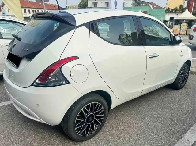 Lancia Ypsilon view 2