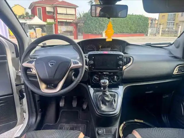 Lancia Ypsilon view 6