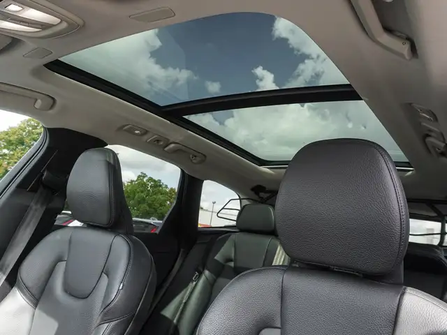 Volvo XC60 view 8
