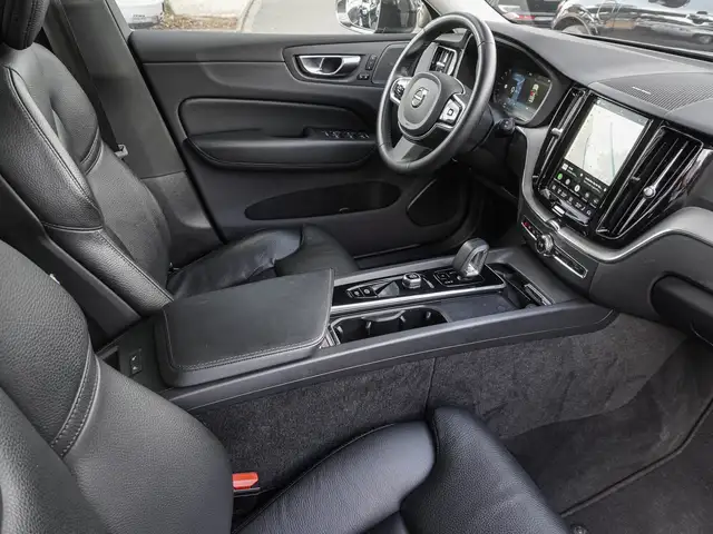 Volvo XC60 view 9