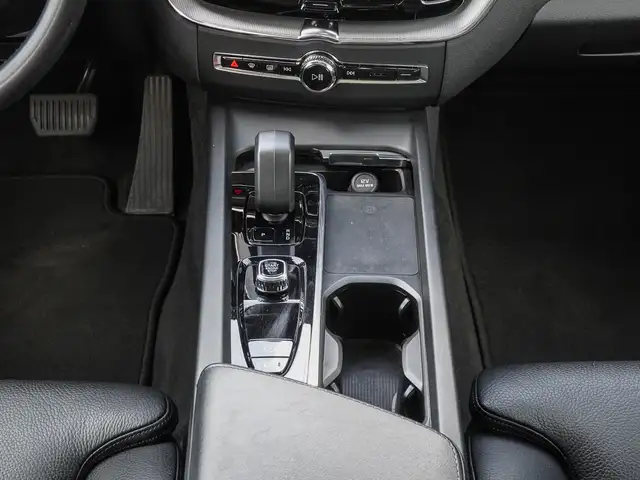 Volvo XC60 view 15