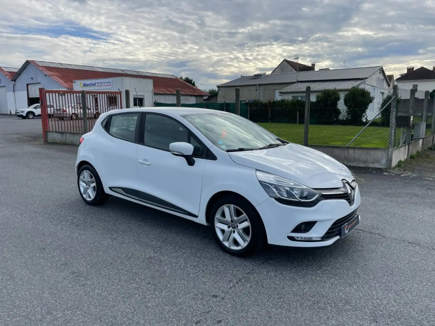Renault Clio 1.5 DCI 75 CV BUSINESS GARANTIE 12 MOIS Blanc - 2