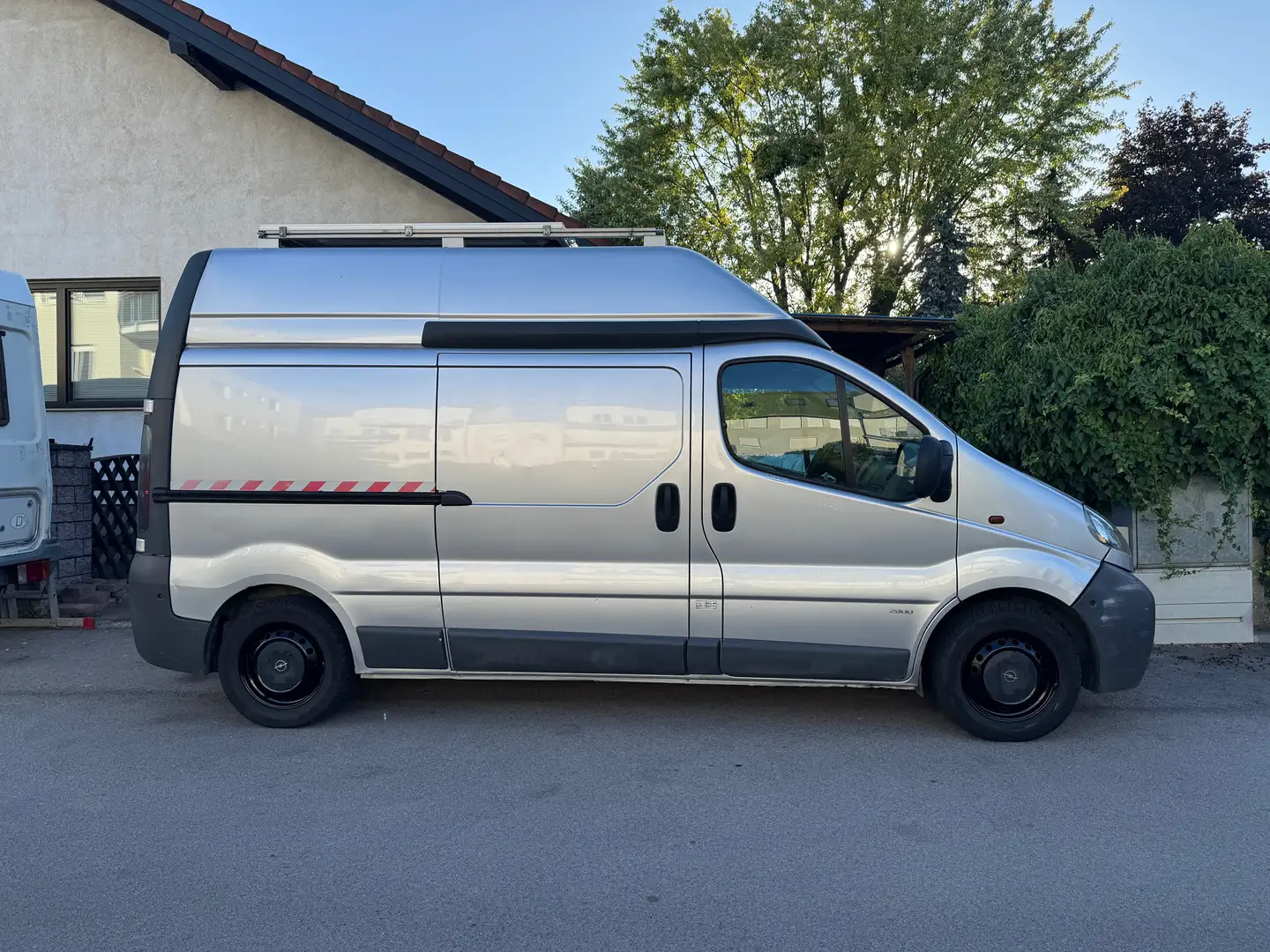 Opel Vivaro Vivaro L2H2 1,9 DTI 2,9t lang Silber - 1