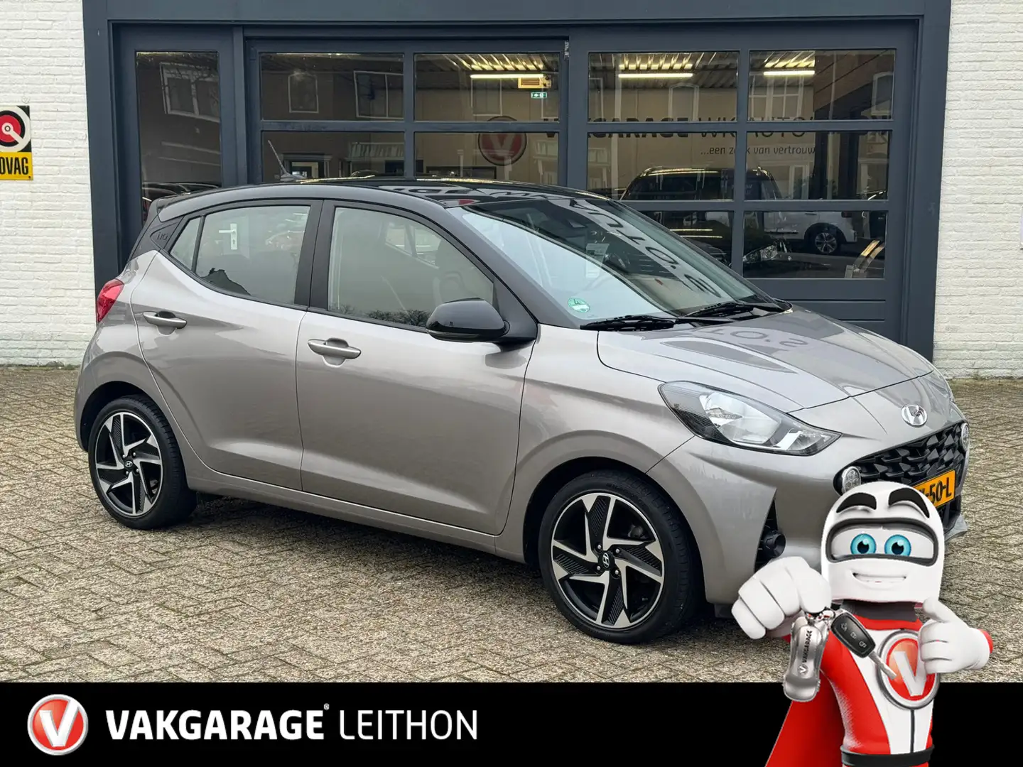 Hyundai i10 1.0 Comfort 5-zits - Camera - Automaat - stoelverw Grijs - 1