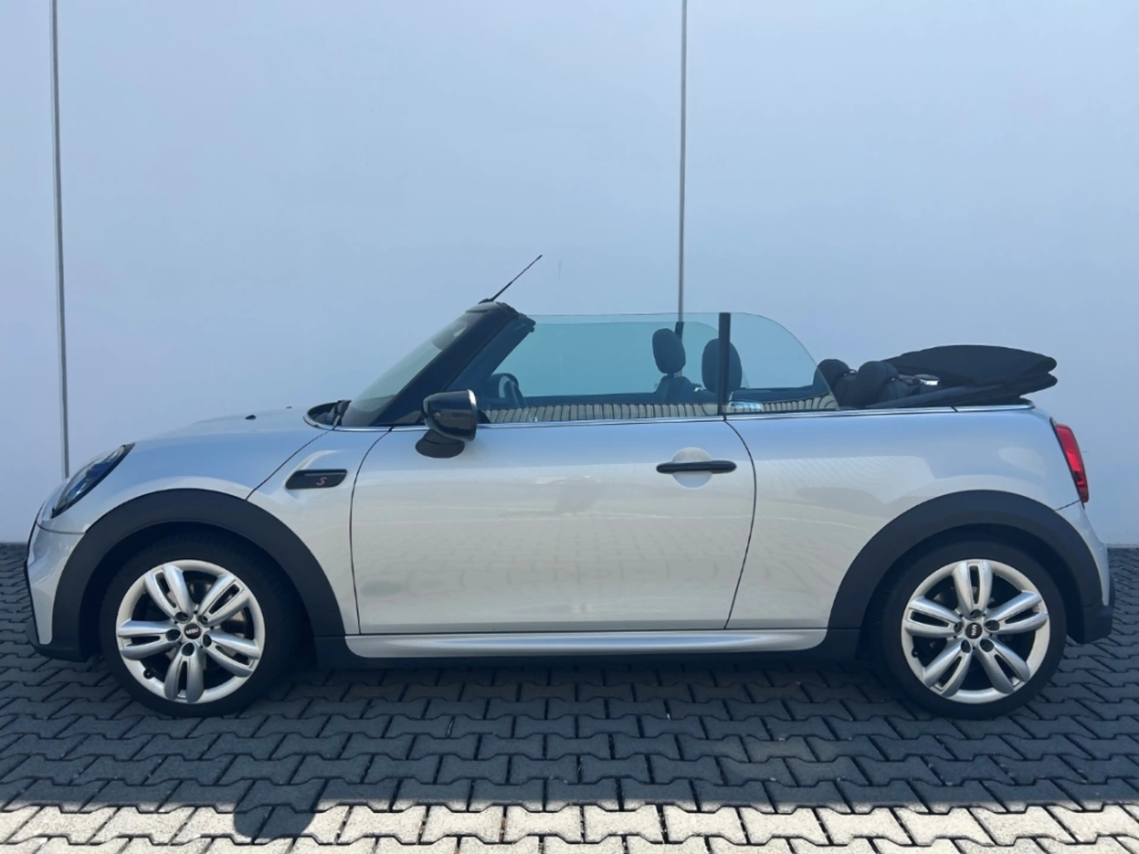 MINI Cooper S Cabrio A John Cooper Works Trim El. Verdeck AD Leder LED — photo 3