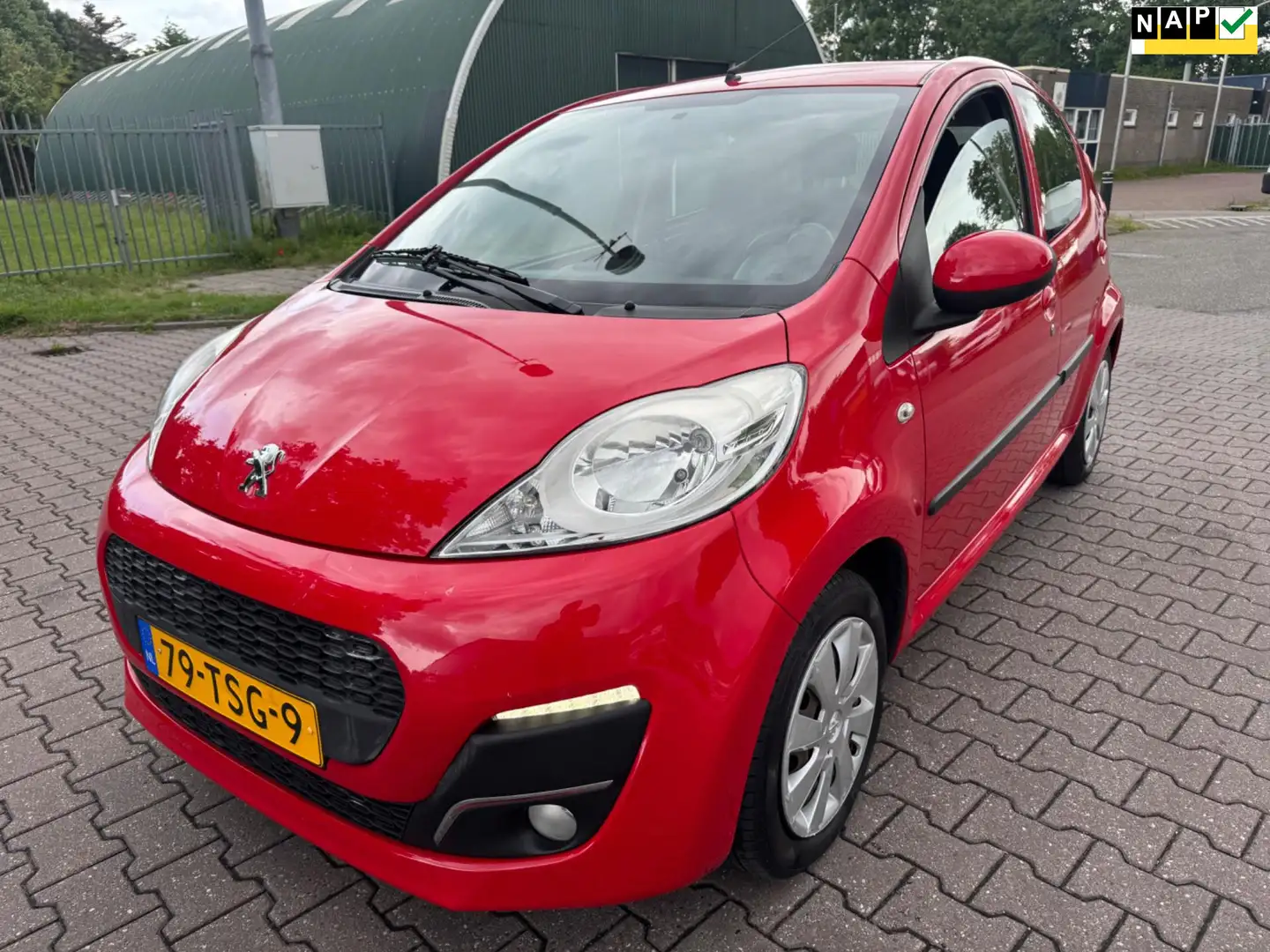 Peugeot 107 1.0 Active Rouge - 1