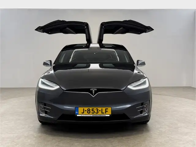Tesla Model X view 4