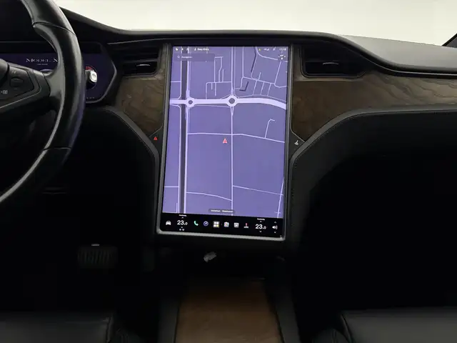 Tesla Model X view 20