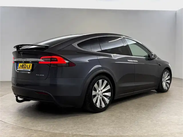 Tesla Model X view 14