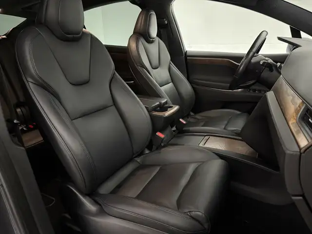 Tesla Model X view 18