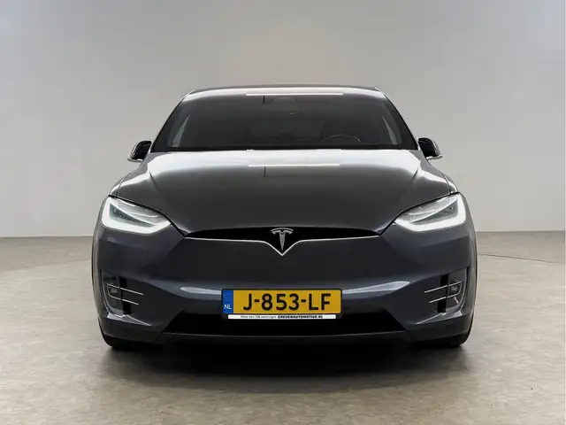 Tesla Model X view 10