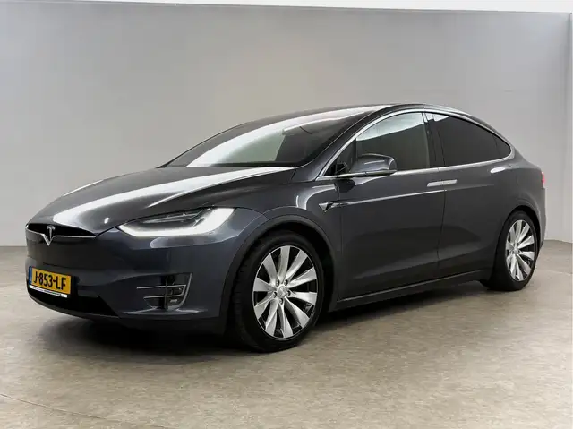 Tesla Model X view 9