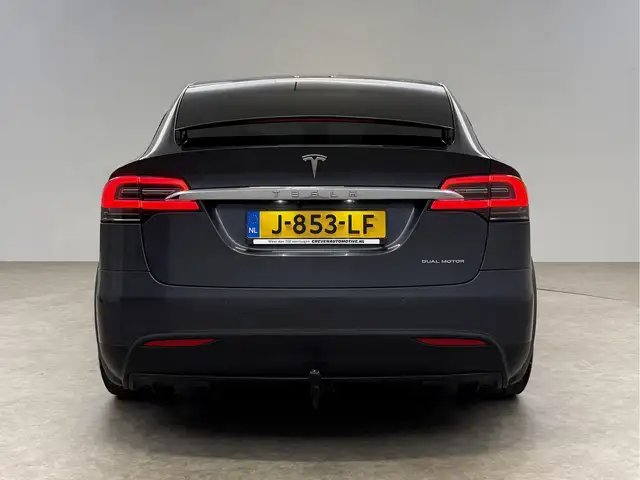 Tesla Model X view 11