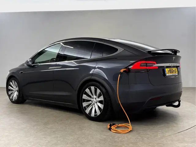 Tesla Model X view 3