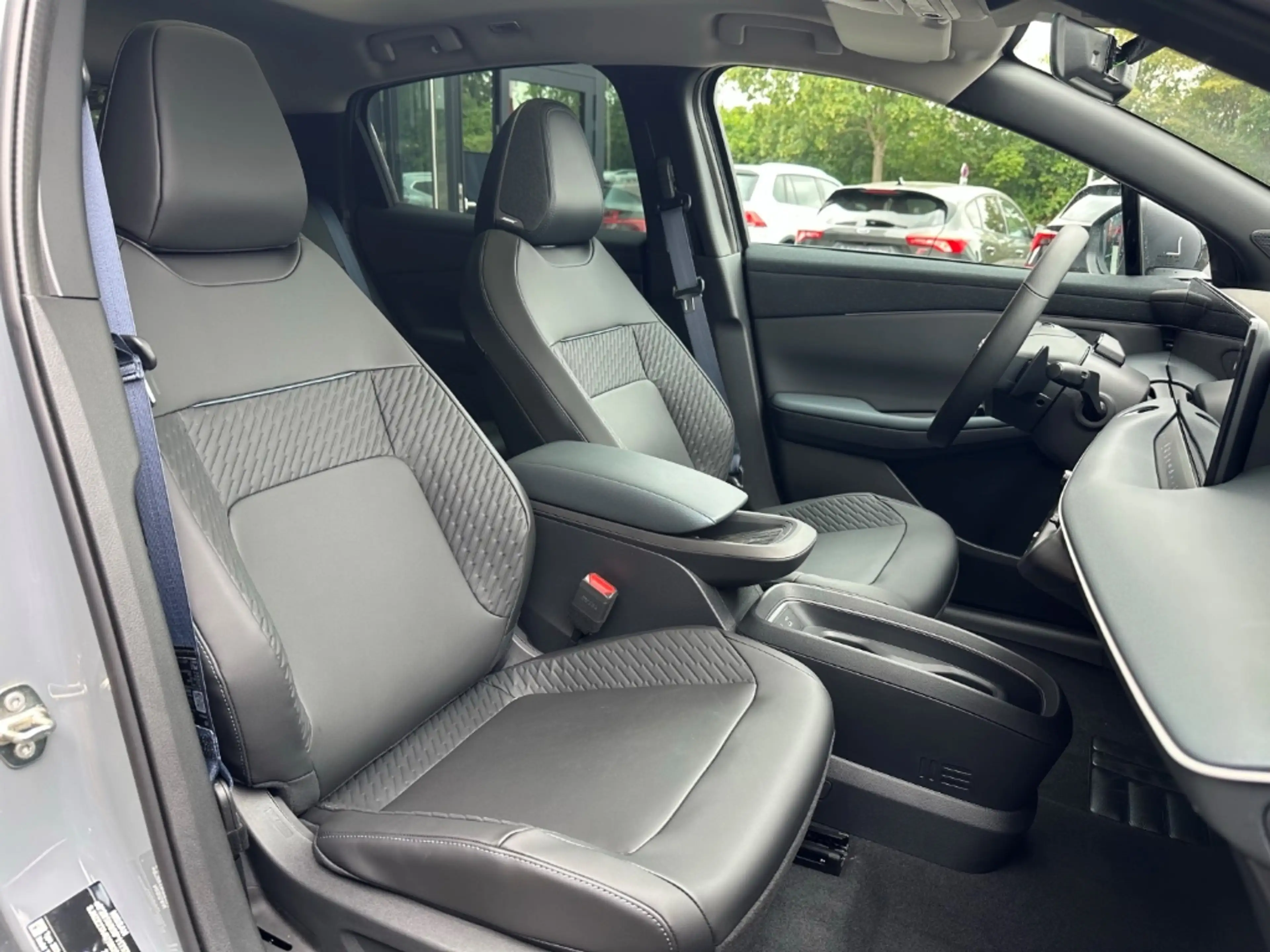 Nissan Leaf (2026) EVOLVE 75kWh 2-Farben HUD Panorama Navi Led — photo 5