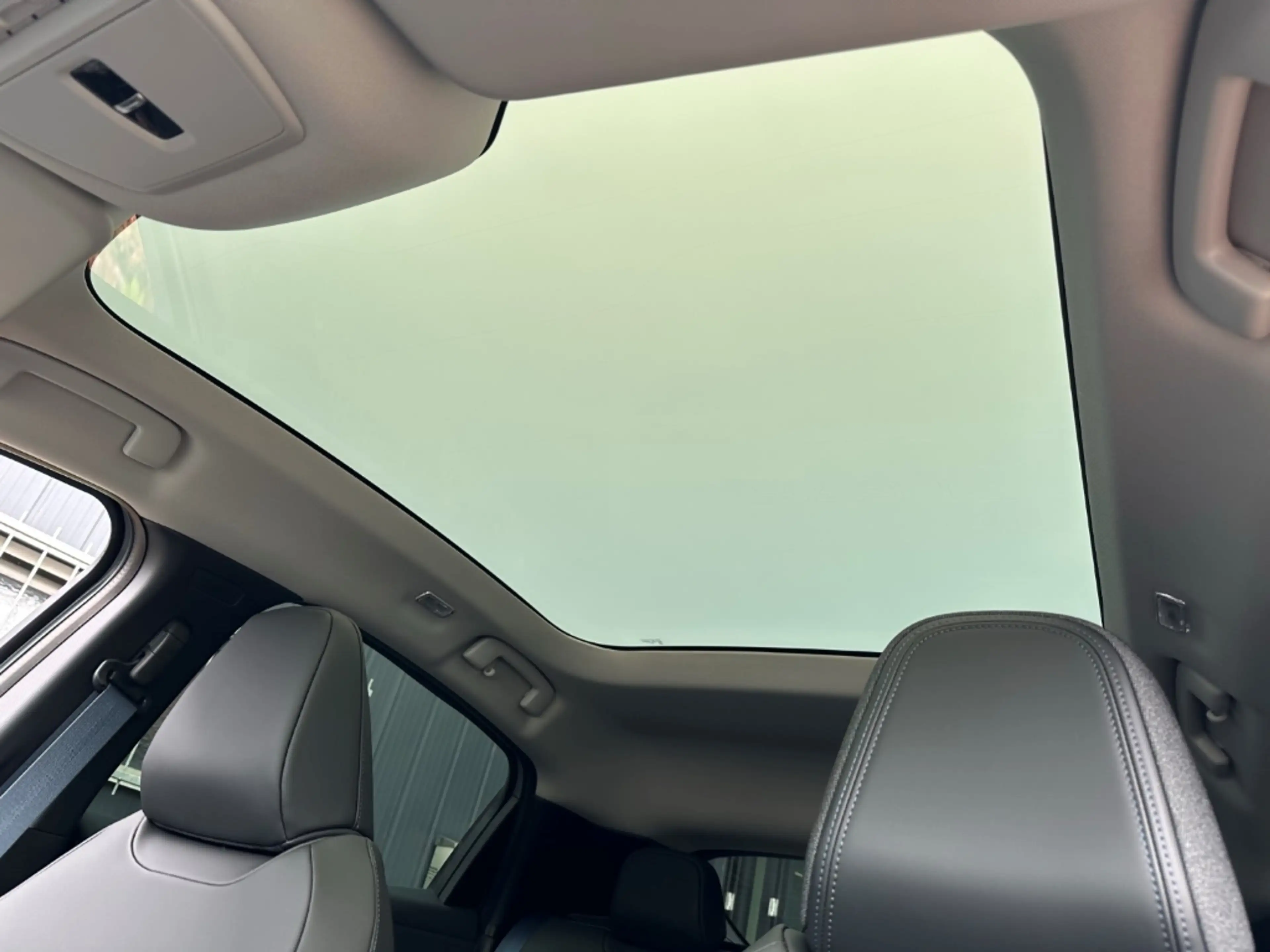 Nissan Leaf (2026) EVOLVE 75kWh 2-Farben HUD Panorama Navi Led — photo 9