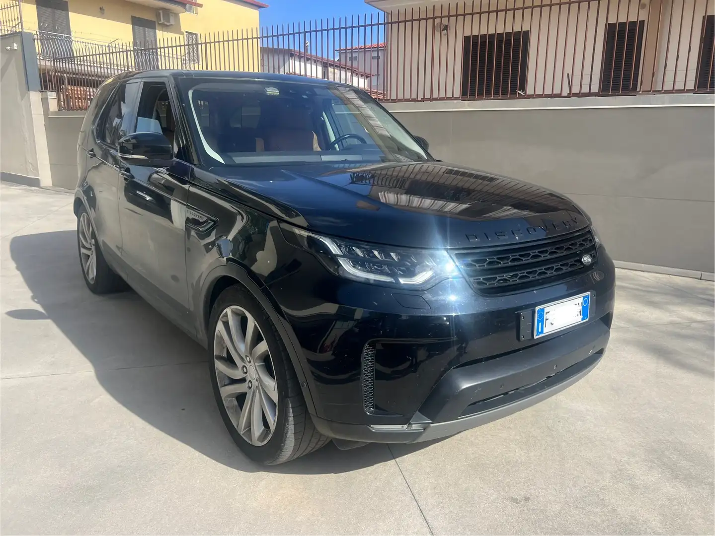 Land Rover Discovery 3.0 td6 Hse 249 cv 7p.ti auto First Edition Gris - 1