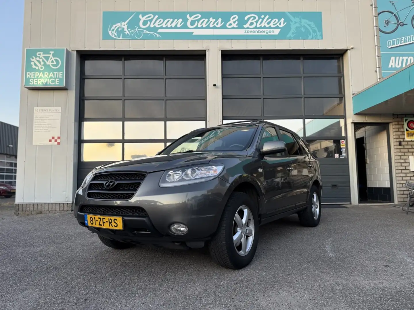Hyundai SANTA FE 2.7i V6 Style 7p. Grijs - 1