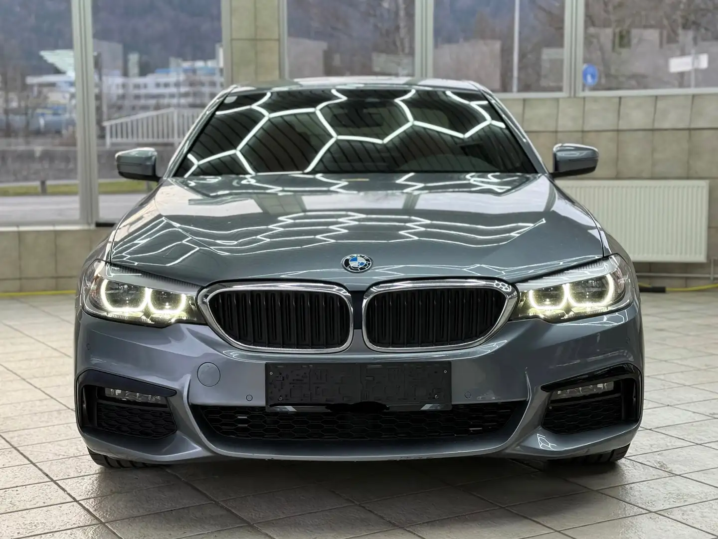 BMW 530 530e / M-Sport / Ambiente Grau - 2