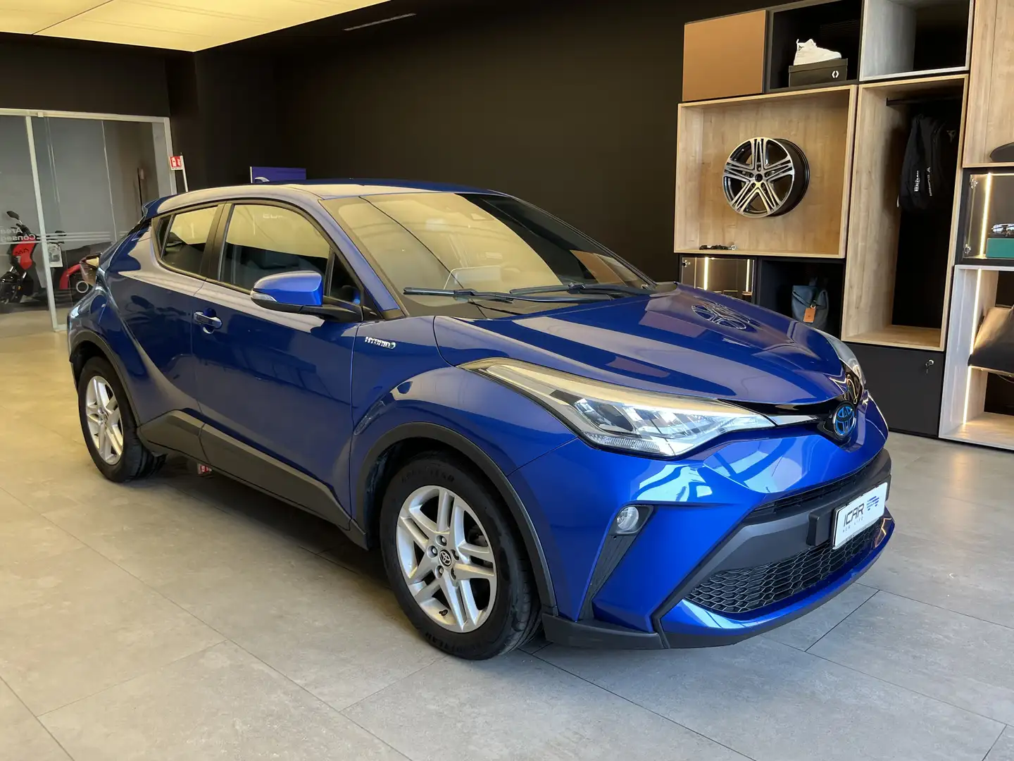 Toyota C-HR 1.8 Hybrid Active Blu/Azzurro - 2