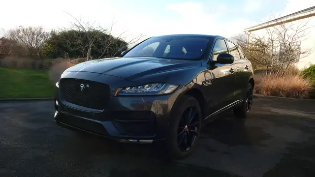 Jaguar F-Pace 2.0 D - R design - FULL options