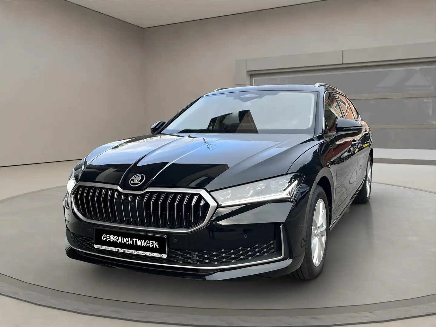 Skoda Superb Combi Selection 2.0 TDI 4x4+Rückfahrkamera+ Noir - 1