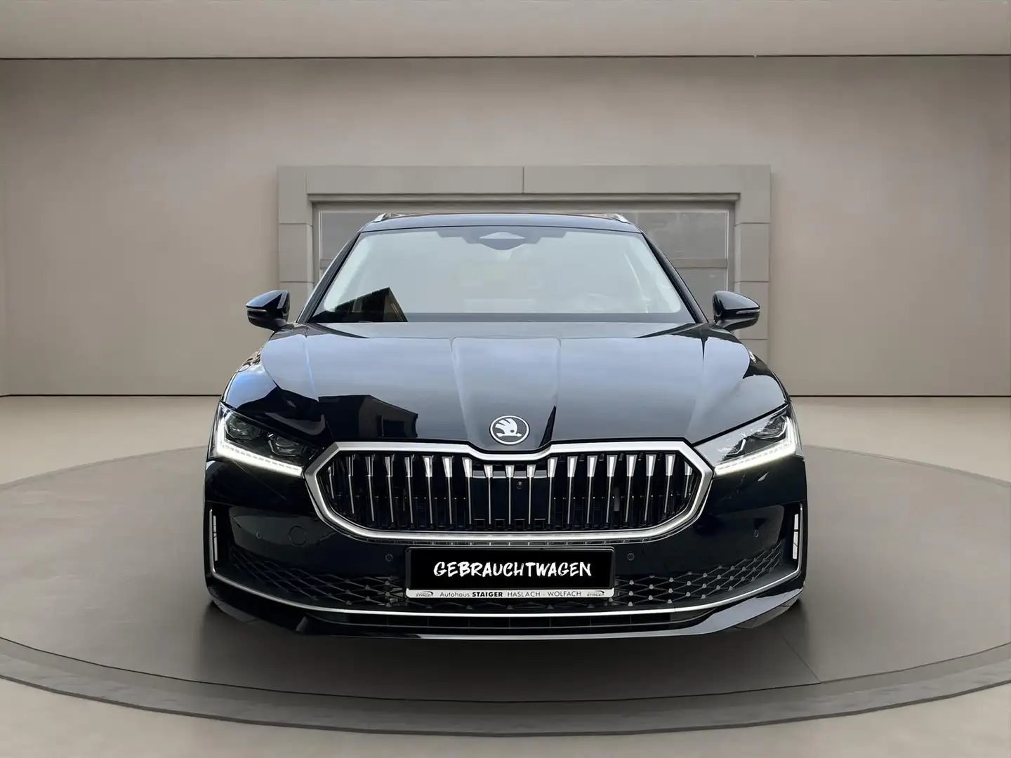 Skoda Superb Combi Selection 2.0 TDI 4x4+Rückfahrkamera+ Noir - 2