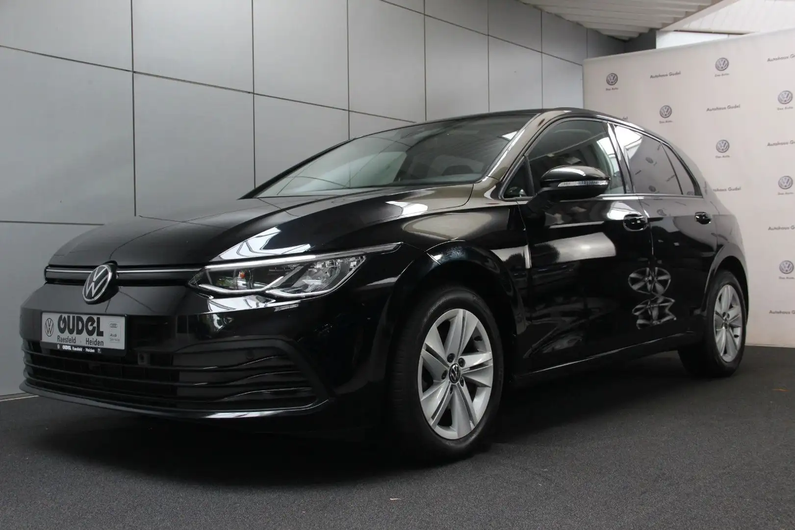 Volkswagen Golf 8 1.5 TSI"Life"Nav App LaneASS FrontAS LED Noir - 2
