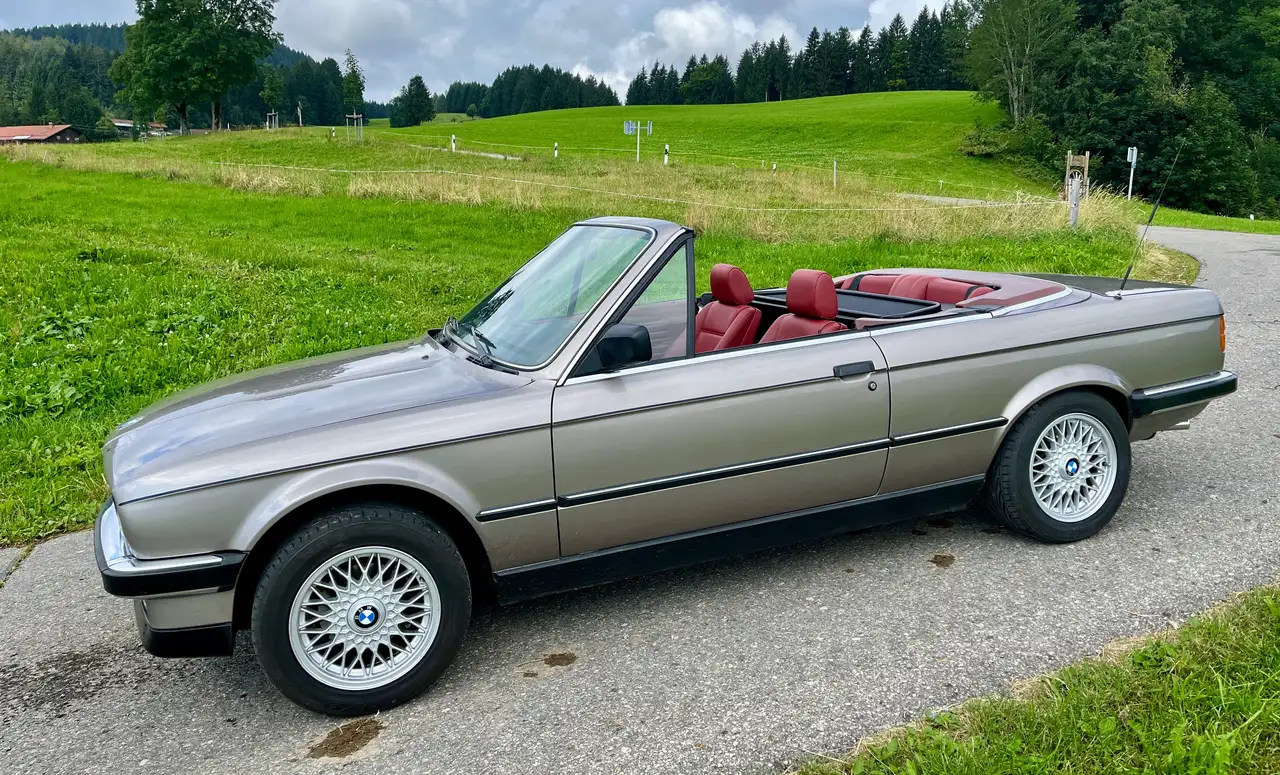 BMW 320i, foto 1