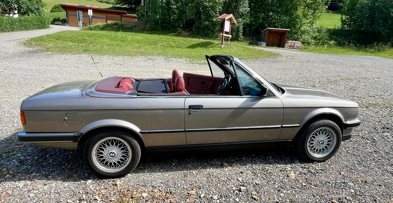 BMW 320i, foto 9