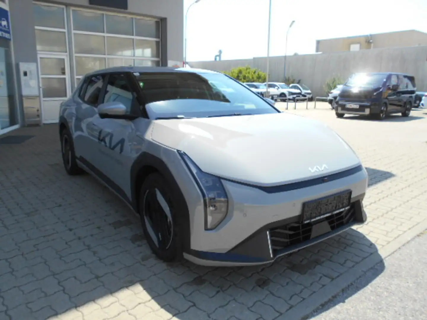 Kia EV4 HB FWD 81,4kWh Earth Plus Grau - 2