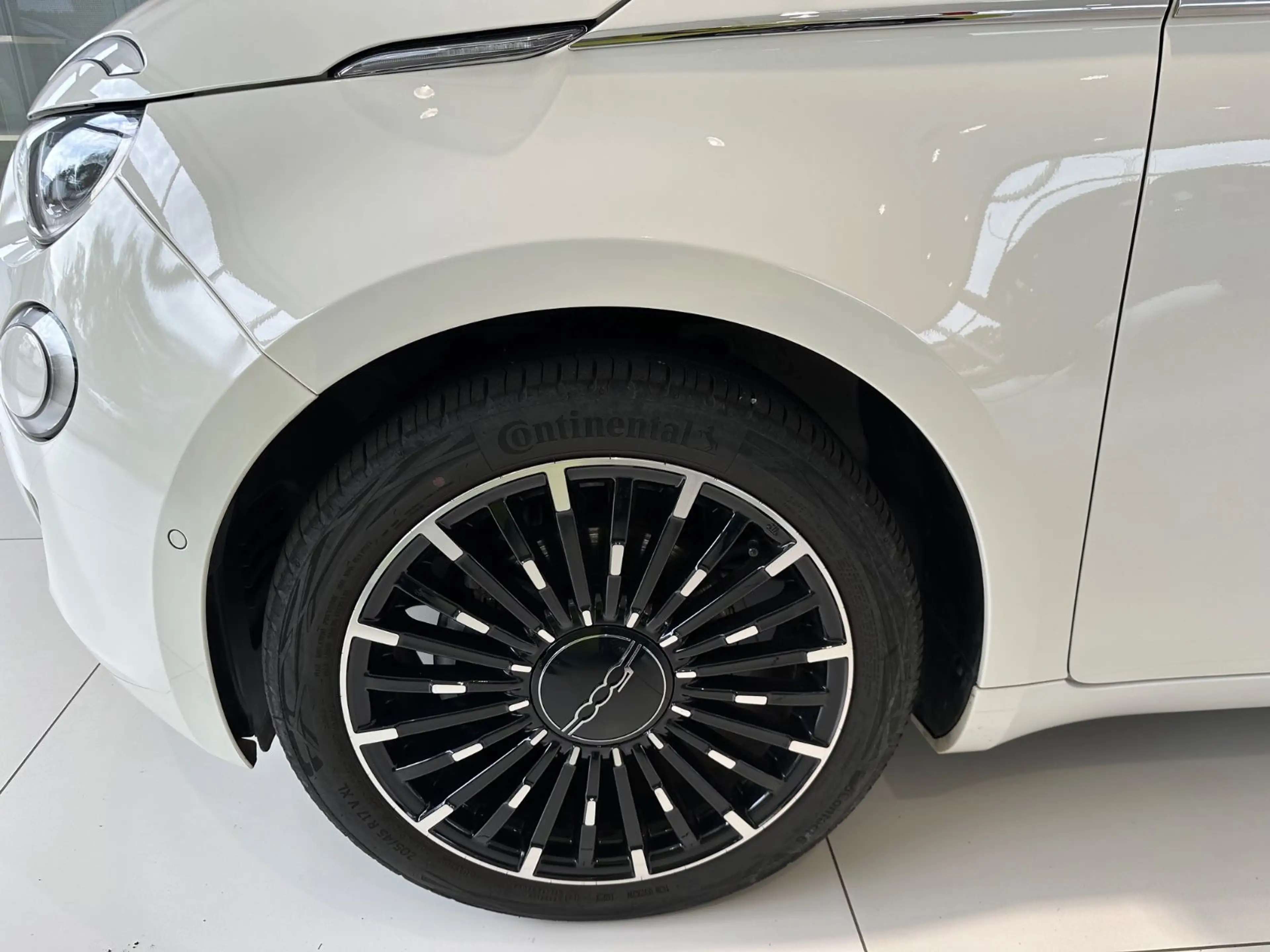 Fiat 500e 500 e la Prima by Bocelli Cabrio — photo 4
