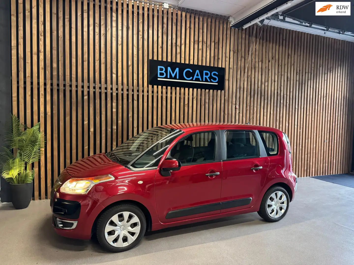 Citroen C3 Picasso 1.4 VTi Tendance Airco, Nieuwe APK,Trekhaak Rood - 1