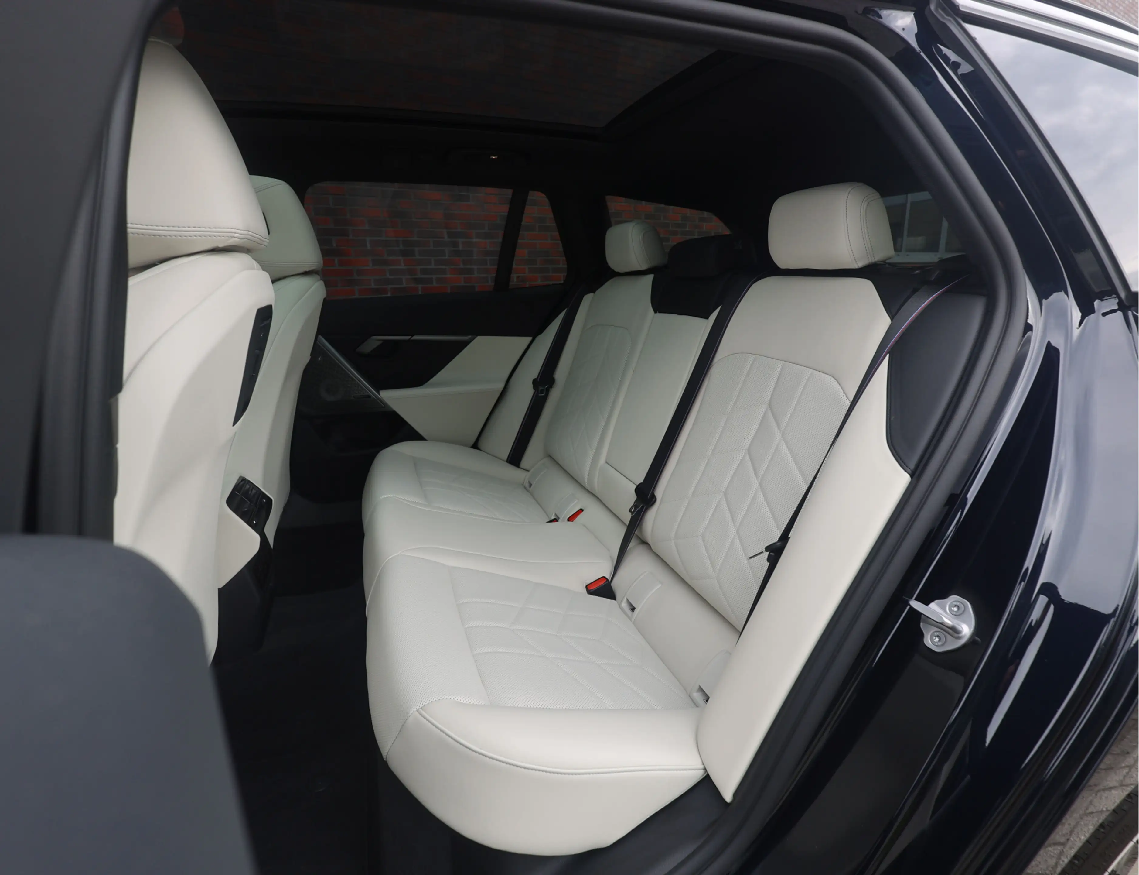 BMW 550 5-serie Touring 550e xDrive | Pano - Trekhaak - HU — photo 30