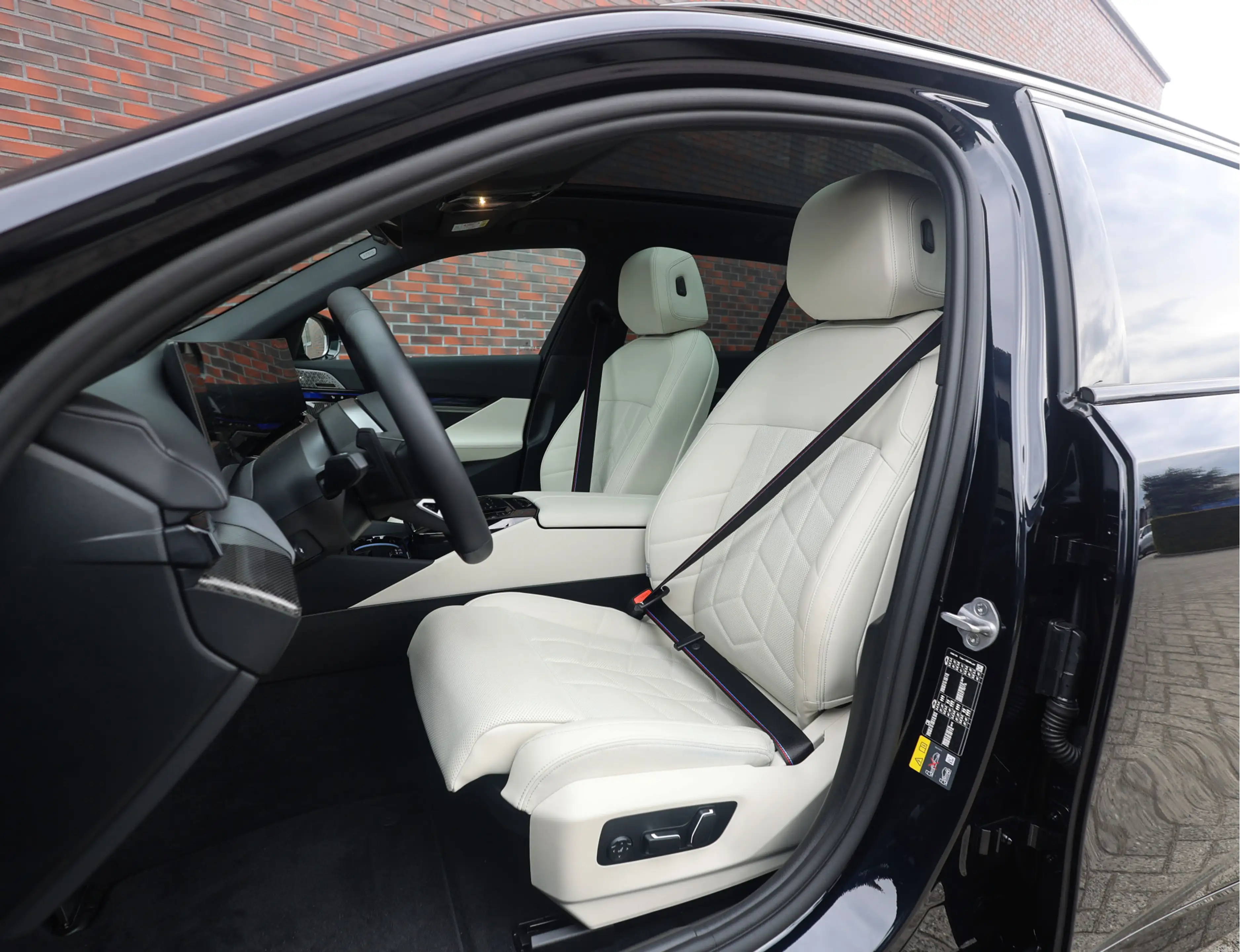 BMW 550 5-serie Touring 550e xDrive | Pano - Trekhaak - HU — photo 27