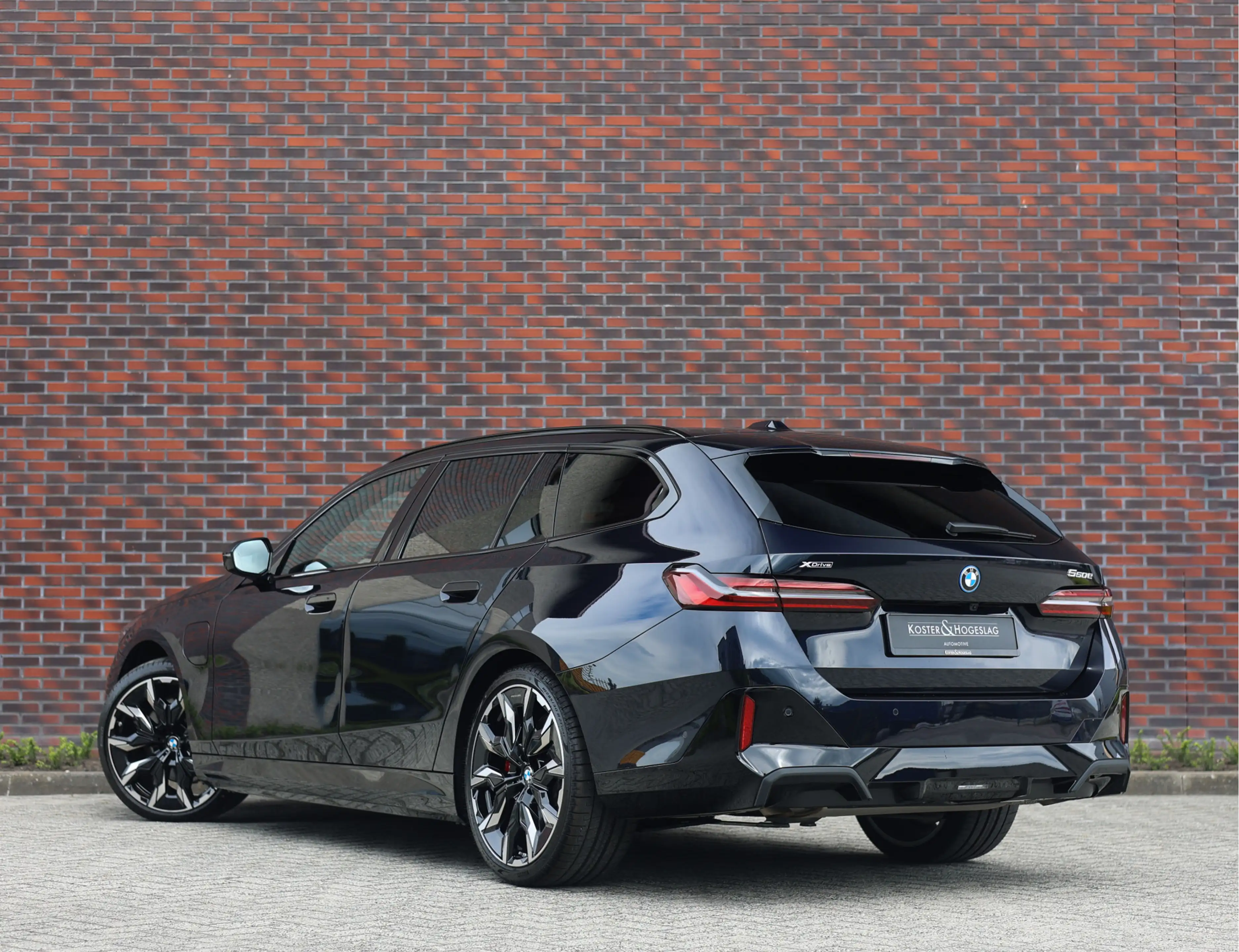 BMW 550 5-serie Touring 550e xDrive | Pano - Trekhaak - HU — photo 2