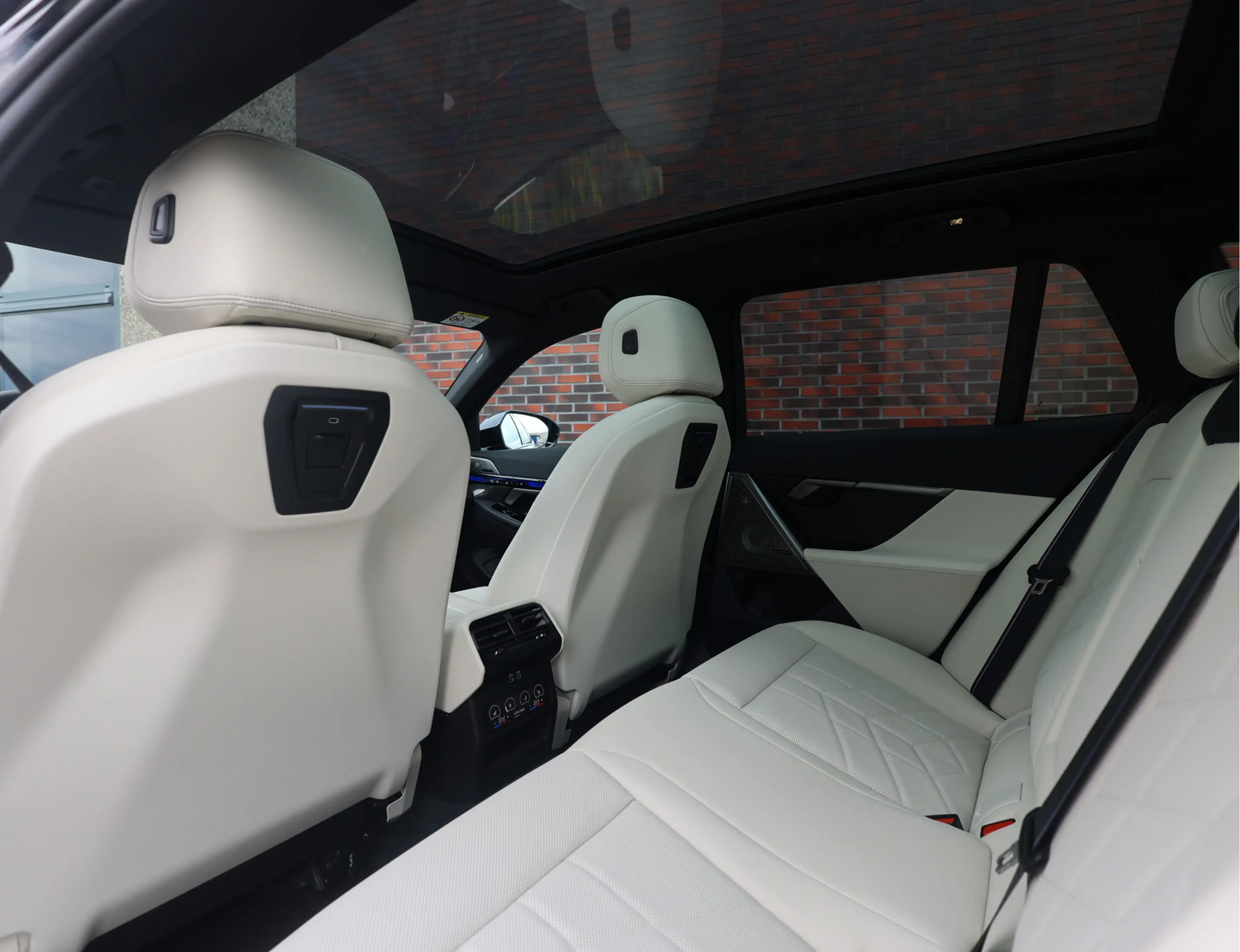BMW 550 5-serie Touring 550e xDrive | Pano - Trekhaak - HU — photo 31