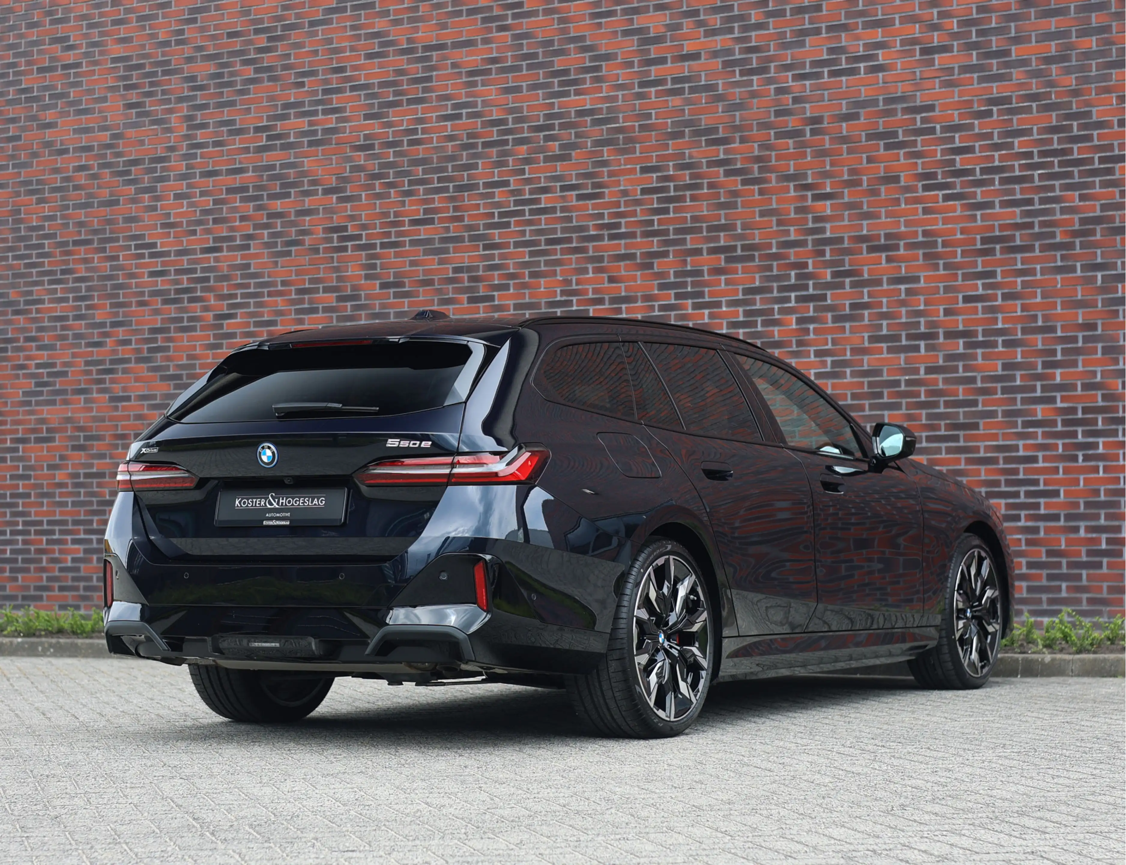 BMW 550 5-serie Touring 550e xDrive | Pano - Trekhaak - HU — photo 19