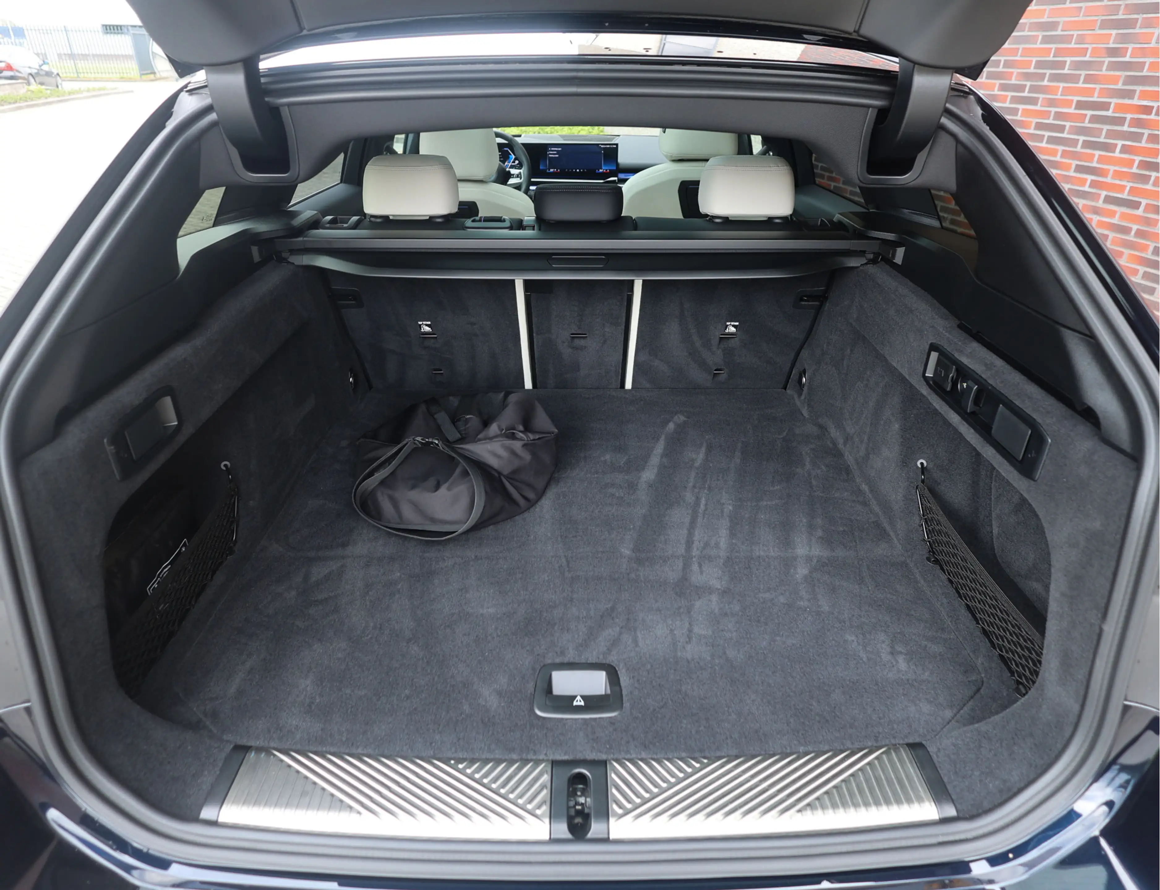 BMW 550 5-serie Touring 550e xDrive | Pano - Trekhaak - HU — photo 23